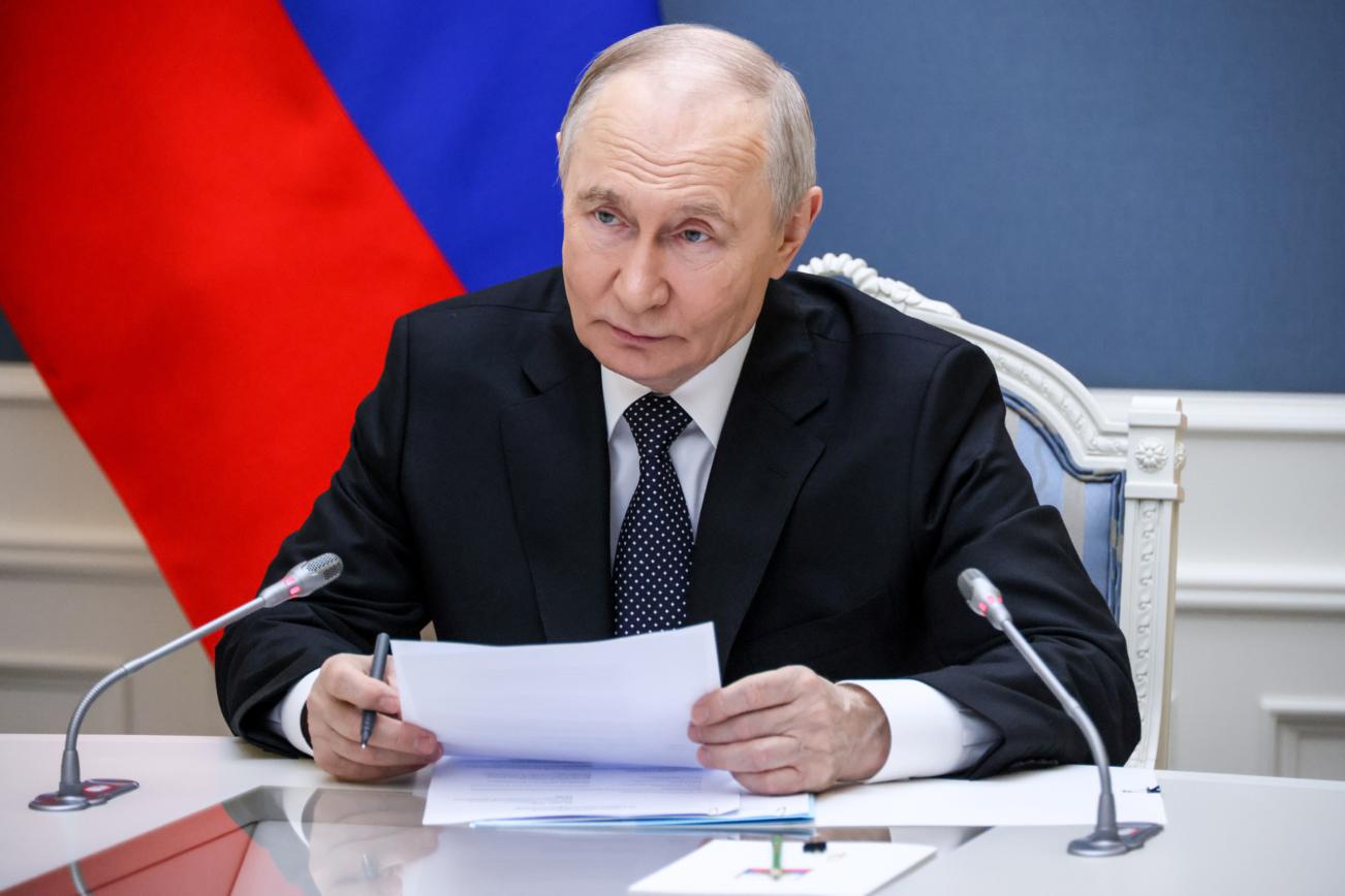 Путин поручил увеличить долю арендных помещений для бизнеса в домах ДФО