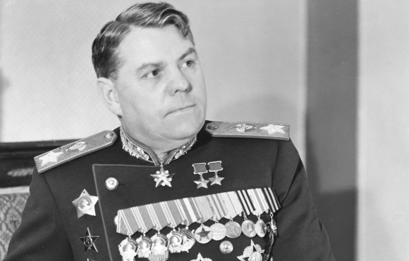 Маршалы Победы в киноистории «Освобождение», Жуков, Александр, Владимир, киноэпопея, Солдаты, Чехословакия, Евгений, Георгий, Виктор, свободы, Третий, Падение, Берлина, играл, Валерий, Сергей, Vojáci, свободы», Советского