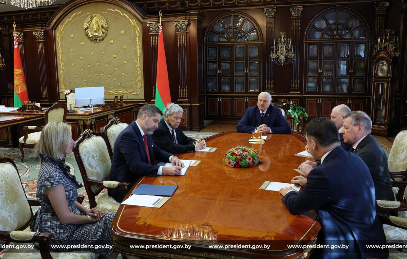 США снимают санкции с двух белорусских банков и Минфина