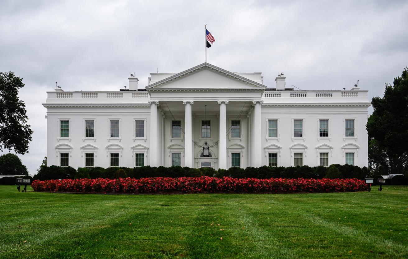 Белый дом: США полностью прекратят принимать просителей политического убежища