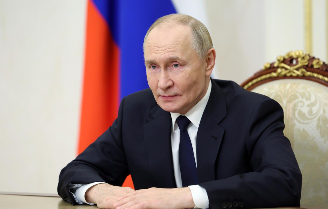Путин провел совещание в пункте объединенной группировки. Главное