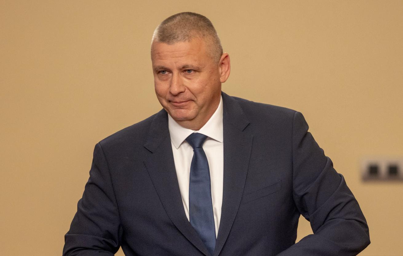 Глава Минобороны Венгрии пообещал "захлопнуть дверь перед Россией"