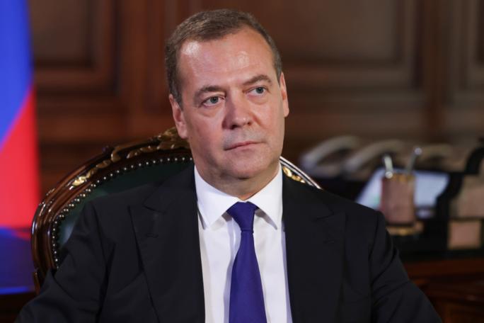 Медведев: ЕР подходит к выборам с выполненными обязательствами перед ...
