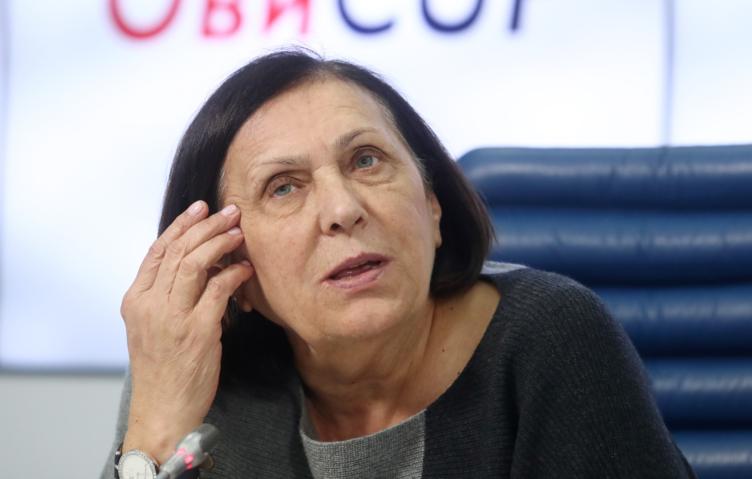 Дегтярев наградил мать Овечкина почетным знаком Министерства спорта России