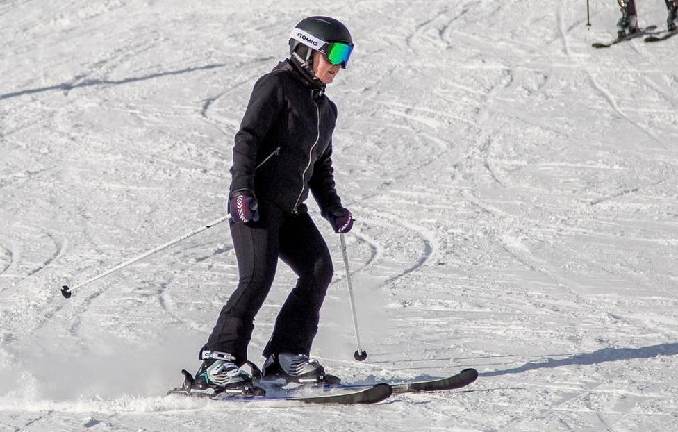 Спортивная школа закупила 20 пар горных. Сахалин курорты. Горнолыжка Сахалин.