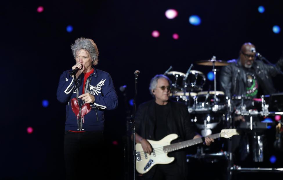 Джон Бон Джови (слева) EPA-EFE/ MARCELO SAYAO