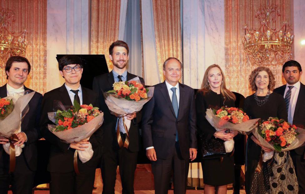 Посол России в США Анатолий Антонов (в центре). Пресс-служба посольства России в США