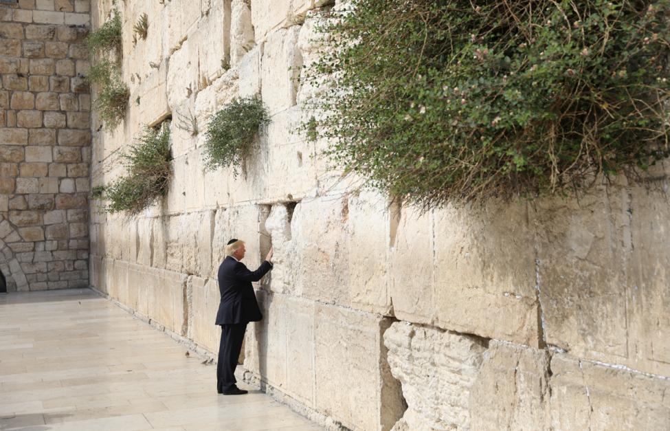 Дональд Трамп у Стены Плача, Иерусалим, 22 мая REUTERS/ Ronen Zvulun