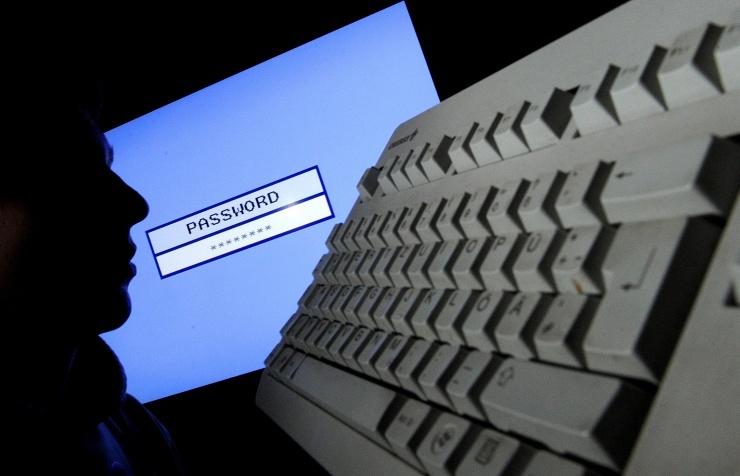  © EPA/ JULIAN STRATENSCHULTE