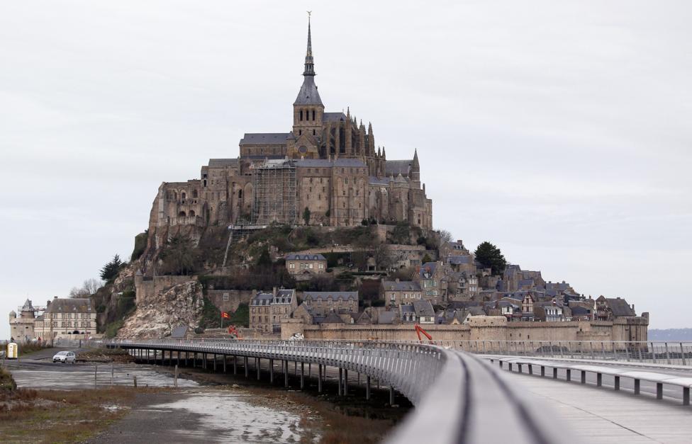 Крепость Мон-Сен-Мишель ТАСС/ EPA/ YOAN VALAT
