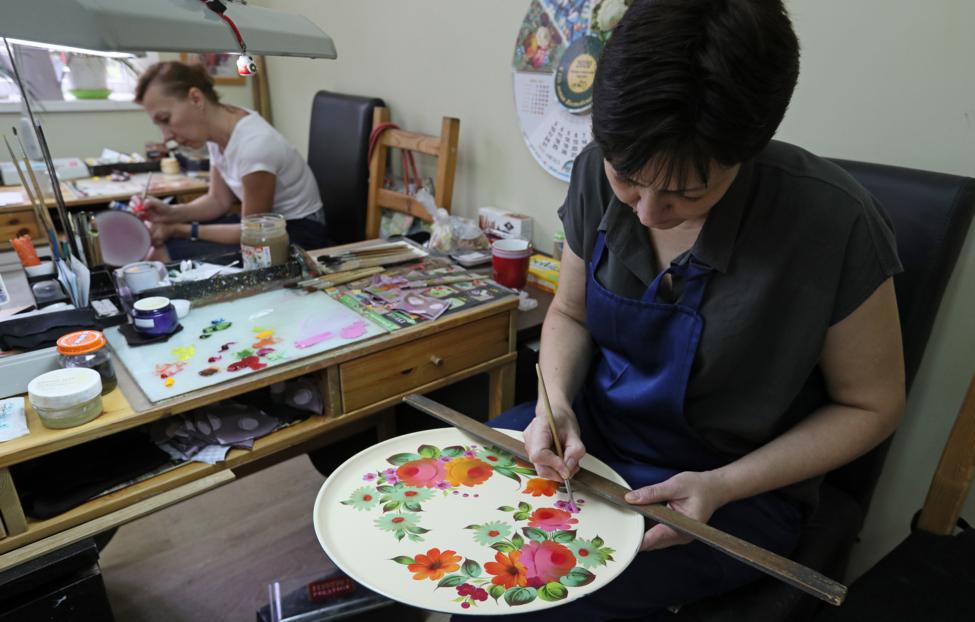 Чиновникам могут разрешить получать в дар изделия народного промысла ...