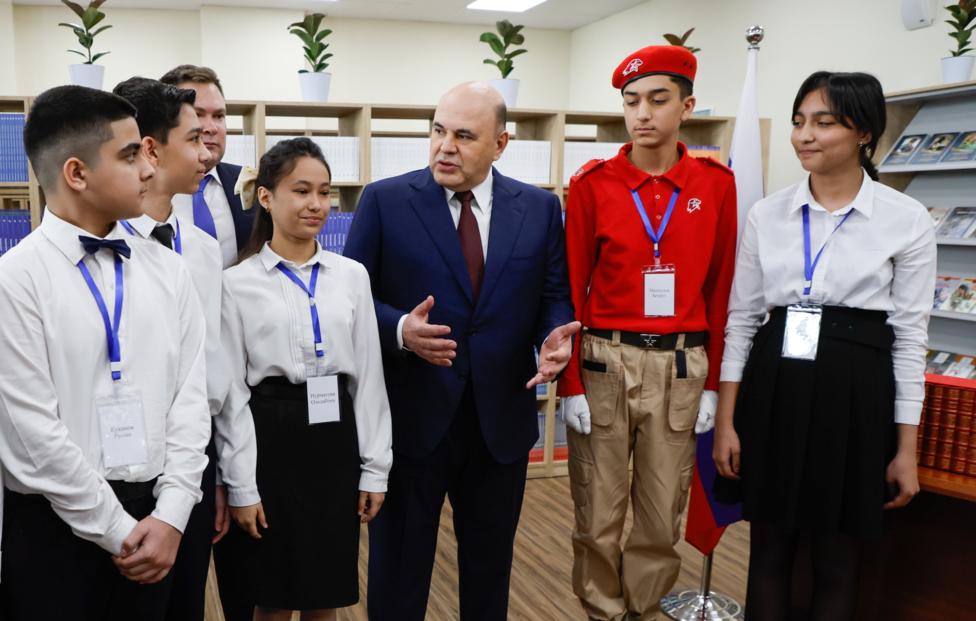 Премьер-министр РФ Михаил Мишустин (в центре). Дмитрий Астахов/ POOL/ ТАСС