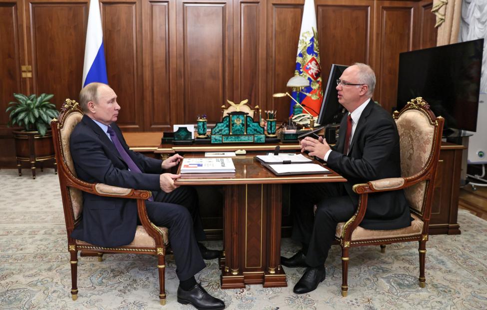 Президент России Владимир Путин и генеральный директор РФПИ Кирилл Дмитриев . Михаил Метцель/ POOL/ ТАСС