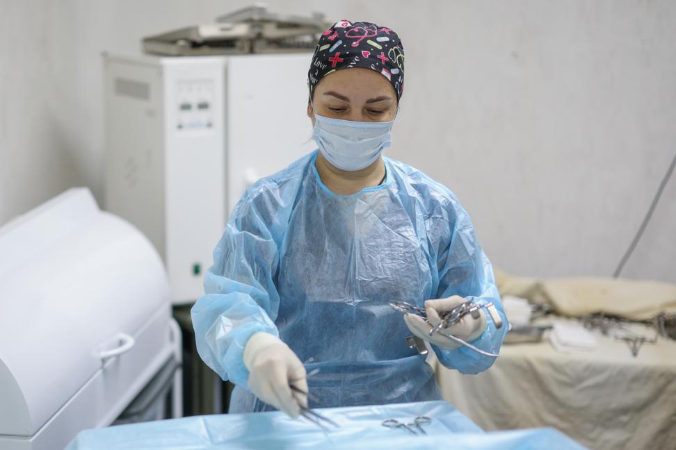 Старшая операционная медсестра с позывным Змея Алексей Коновалов/ ТАСС