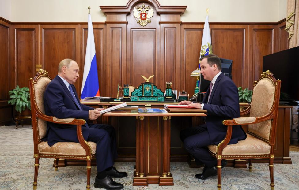 Президент РФ Владимир Путин и губернатор Архангельской области Александр Цыбульский. Вячеслав Прокофьев/ ТАСС