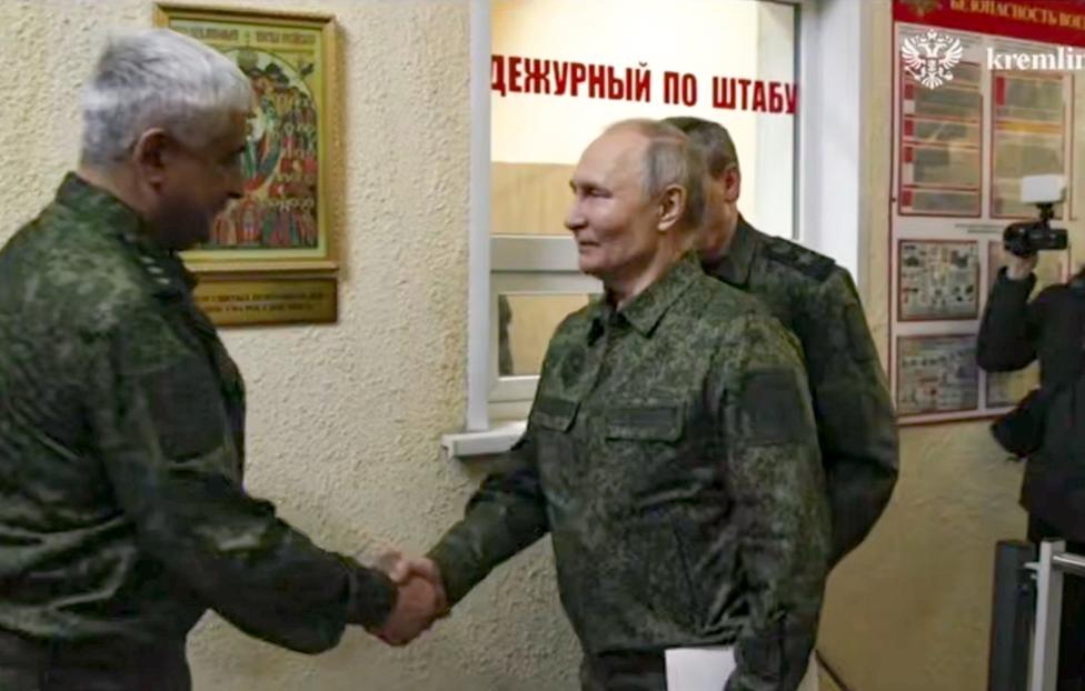 Президент РФ Владимир Путин в пункте управления Курской группировки. Пресс-служба Кремля/ ТАСС