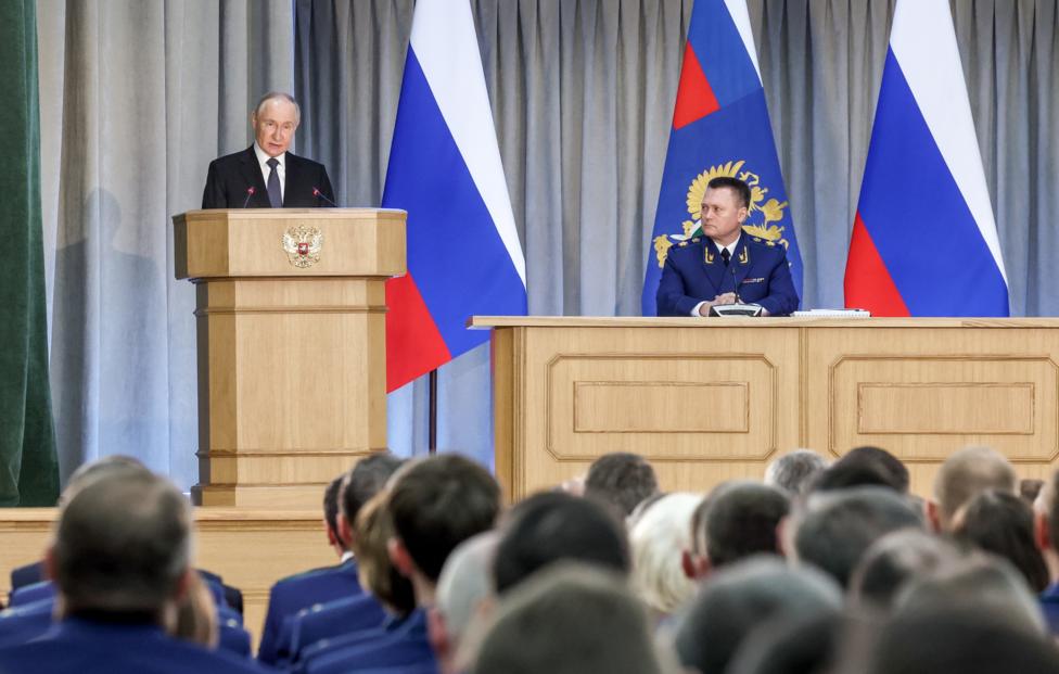 Президент РФ Владимир Путин и генеральный прокурор РФ Игорь Краснов . Валерий Шарифулин/ ТАСС
