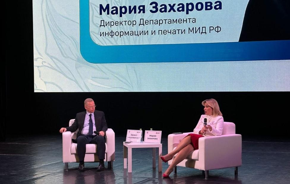 Официальный представитель МИД РФ Мария Захарова (справа). Аида Тагиева