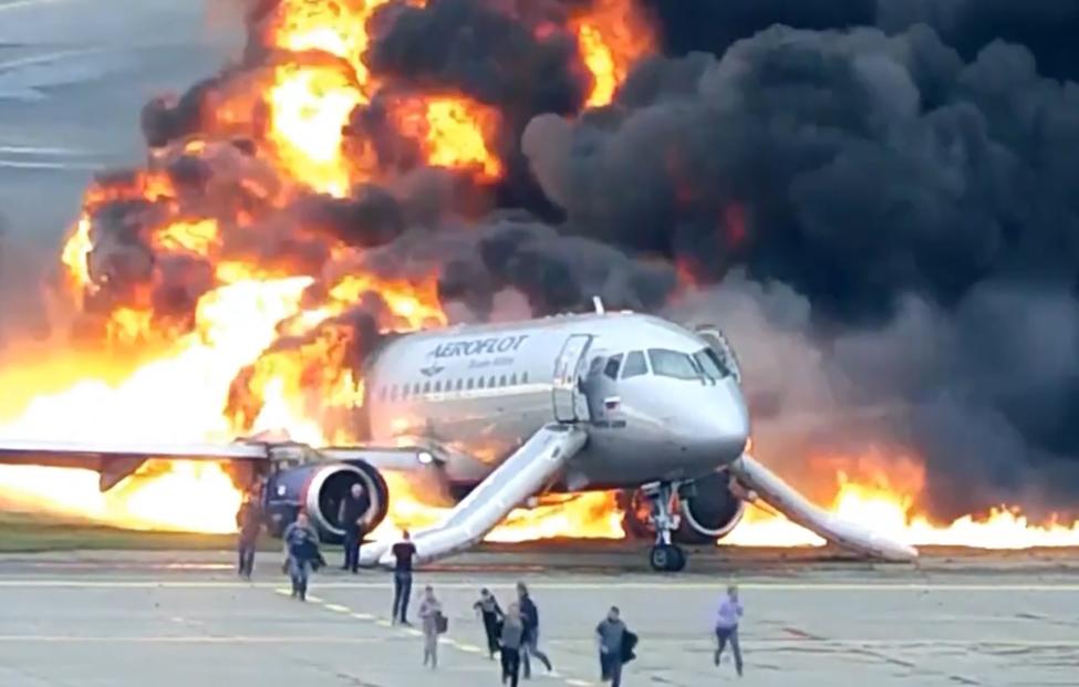 Авиакатастрофа самолета Sukhoi Superjet 100 в Шереметьево, 5 мая 2019 году. Снимок с видео/ СК РФ/ ТАСС