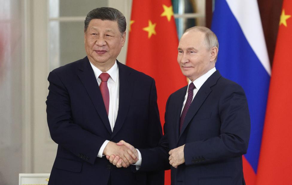 Председатель КНР Си Цзиньпин и президент РФ Владимир Путин. Софья Сандурская/ ТАСС