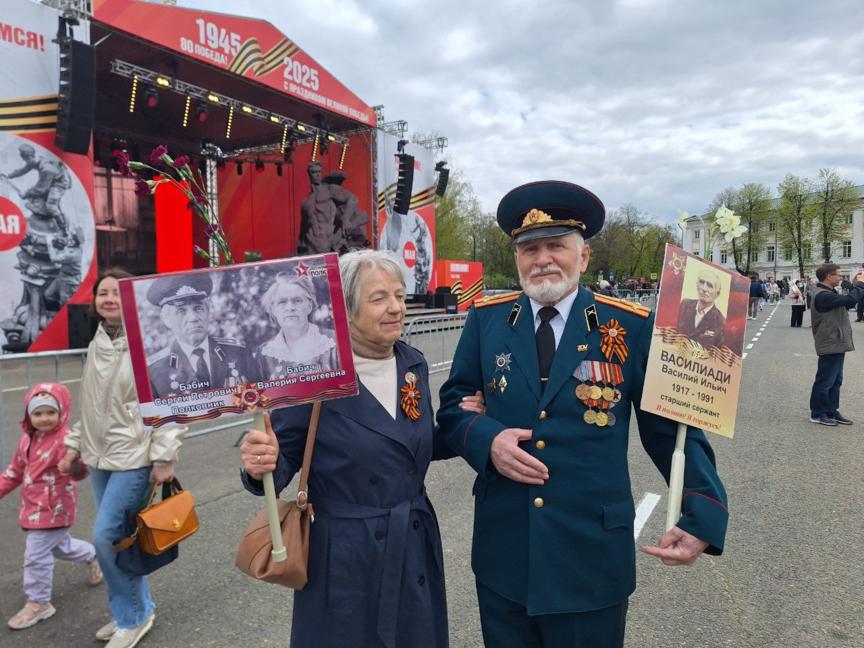 В Ярославле в шествии "Бессмертного полка" поучаствовали 10 тыс. человек Светлана Сергеева/ ТАСС