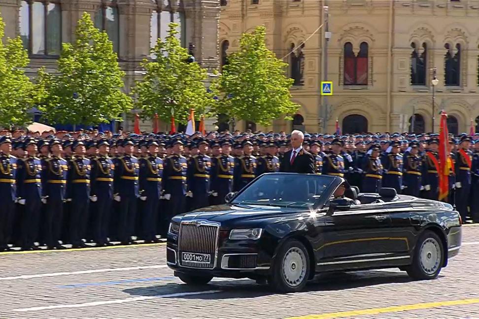 Андрей Белоусов принимает парад Победы Ruptly