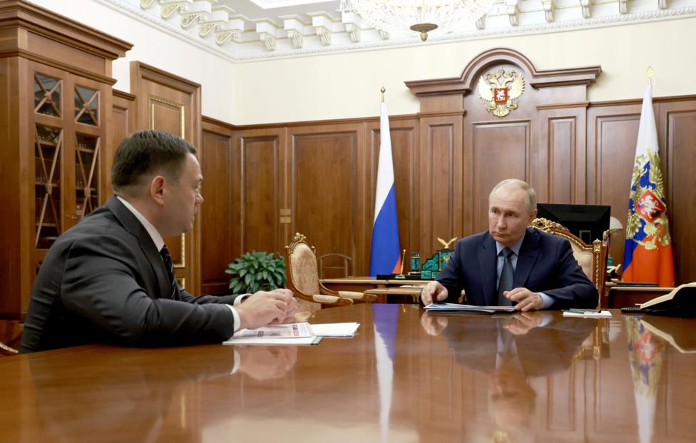 Председатель ПСБ Петр Фрадков и президент РФ Владимир Путин. Александр Казаков/ пресс-служба президента РФ/ ТАСС