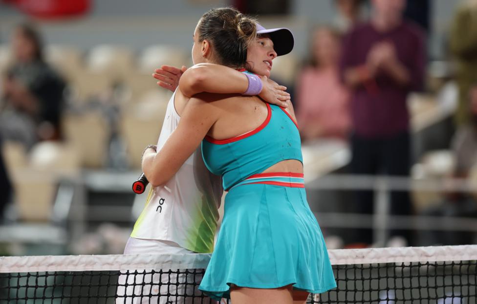 Ига Свёнтек и Арина Соболенко. Julian Finney/ Getty Images