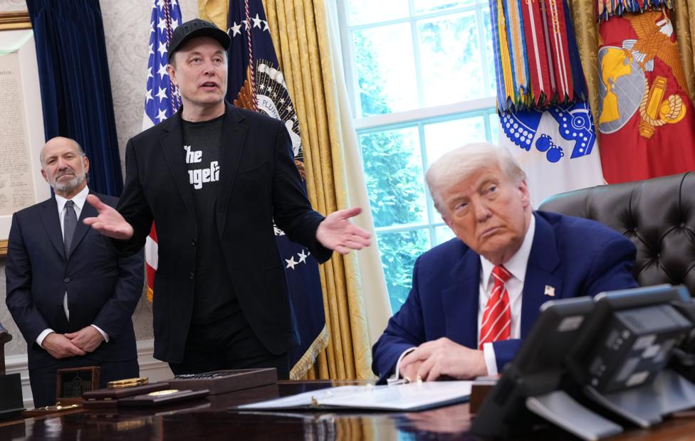 Илон Маск и президент США Дональд Трамп. Kevin Dietsch/ Getty Images