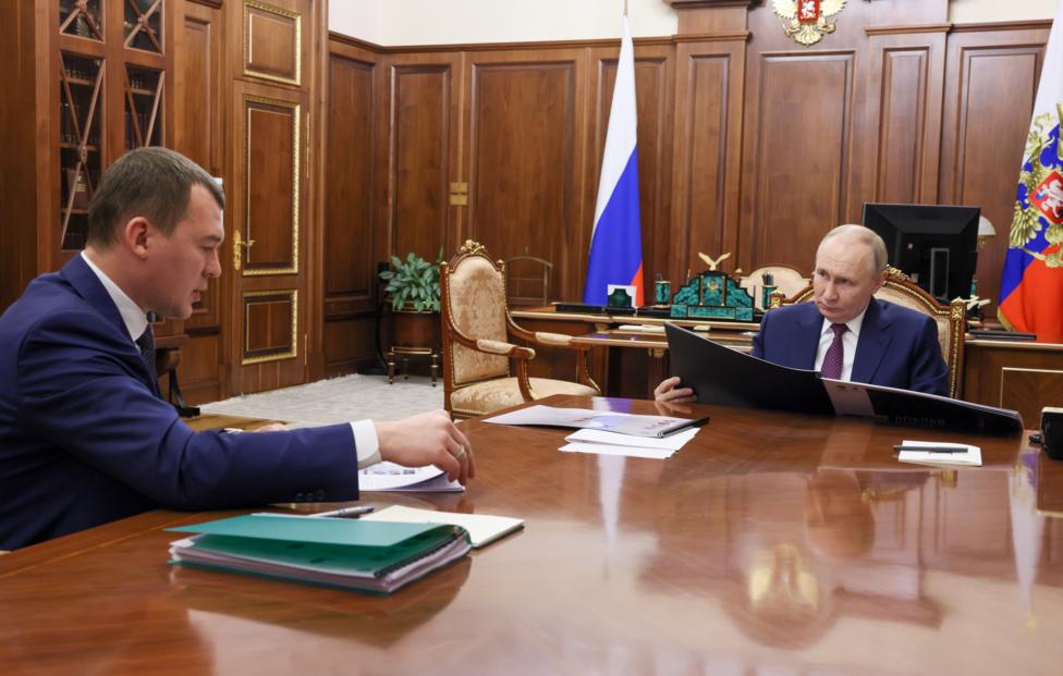 Министр спорта РФ Михаил Дегтярев и президент РФ Владимир Путин. Гавриил Григоров/ ТАСС
