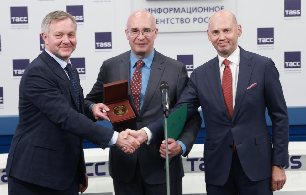Генеральный секретарь Совета Межпарламентской Ассамблеи государств-участников СНГ Дмитрий Кобицкий, генеральный директор ТАСС Андрей Кондрашов и председатель Межгосударственной телерадиокомпании "Мир" Радик Батыршин. Александр Щербак / ТАСС