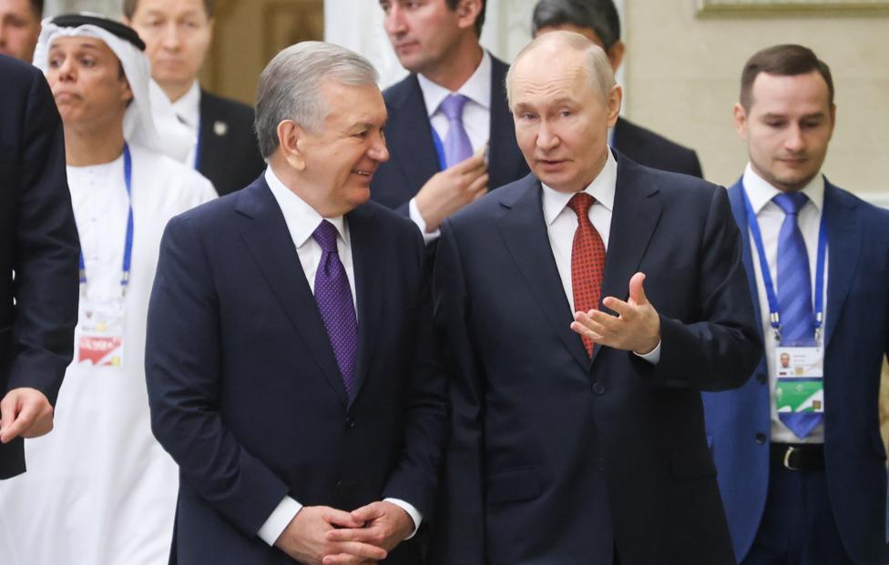Президент Узбекистана Шавкат Мирзиеев и президент РФ Владимир Путин. Сергей Карпухин/ ТАСС