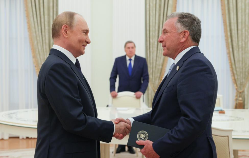 Президент России Владимир Путин и спецпосланник США по Украине Стивен Уиткофф. Гавриил Григоров/ ТАСС