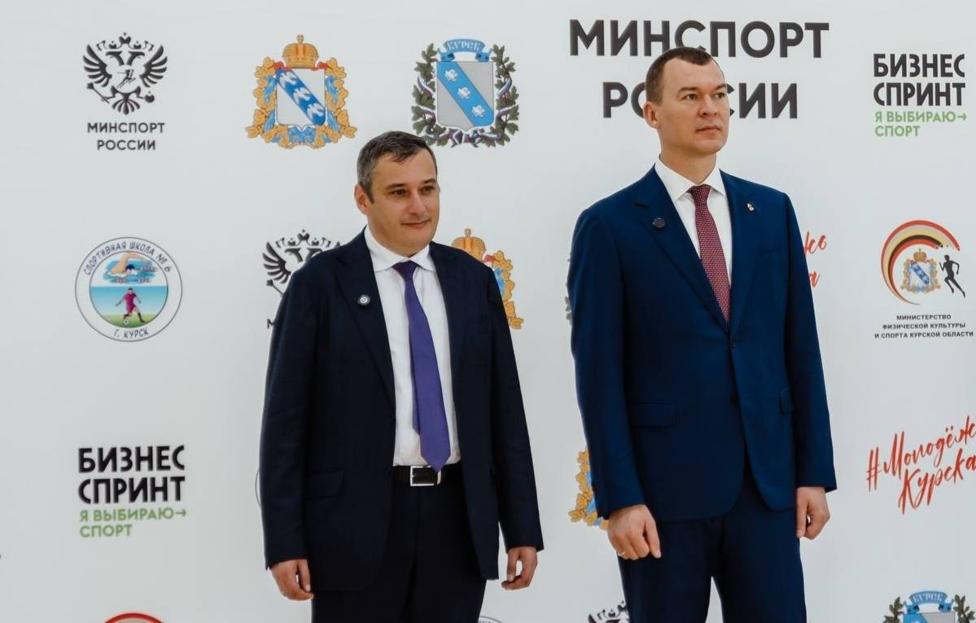 Врио губернатора Курской области Александр Хинштейн и министр спорта РФ Михаил Дегтярев. Telegram-канал врио губернатора Курской области