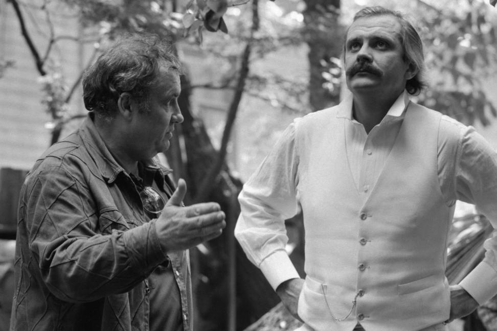 Эльдар Рязанов и Никита Михалков на съемочной площадке фильма "Жестокий романс" Николай Малышев/ ТАСС