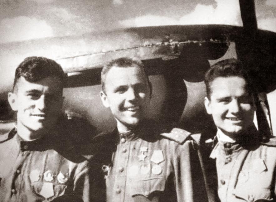 С однополчанами, 1943 год Крымскотатарский музей культурно-исторического наследия
