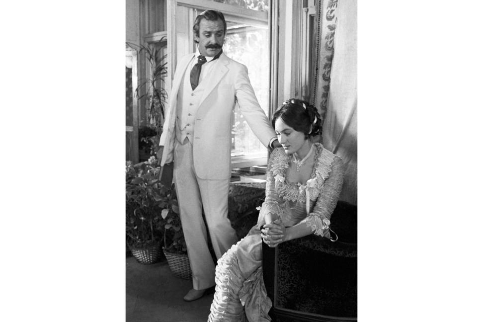 Никита Михалков и Лариса Гузеева во время съемок фильма "Жестокий романс"  Николай Малышев/ ТАСС