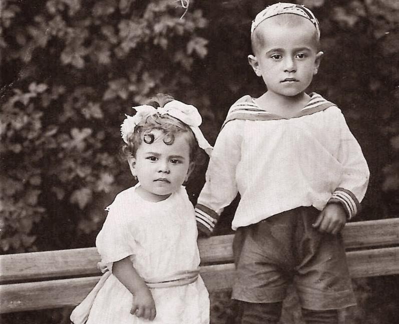 Амет-Хан Султан с сестрой Фатмой, 1924 год Крымскотатарский музей культурно-исторического наследия