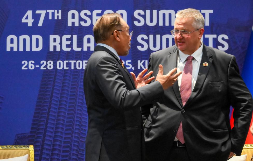 Премьер-министр Малайзии Анвар Ибрагим и вице-премьер РФ Алексей Оверчук Григорий Сысоев/ POOL/ ТАСС
