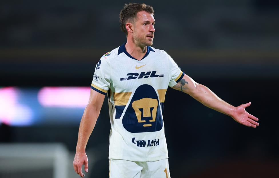 Полузащитник "Пумаса" Аарон Рэмзи Hector Vivas/ Getty Images