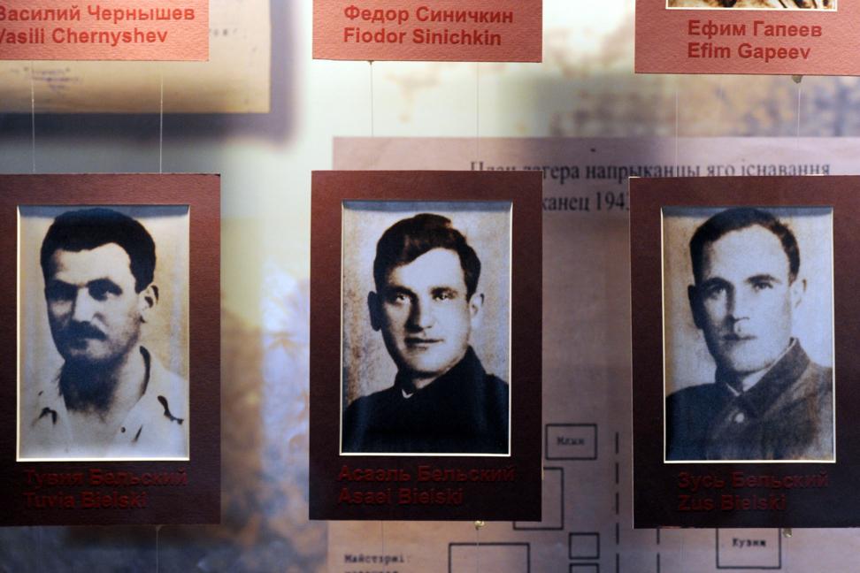 Братья Бельские Виктор Драчев/ ТАСС