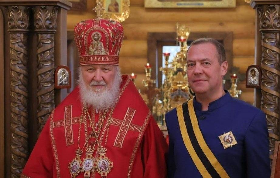 Патриарх Московский и всея Руси Кирилл и заместитель председателя Совета безопасности РФ Дмитрий Медведев Пресс-служба Патриарха Московского и всея Руси