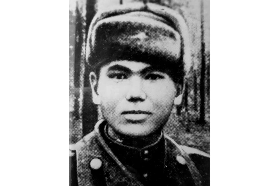 Сержант Кемель Токаев на Сталинградском фронте, 1943 год Казахский национальный университет