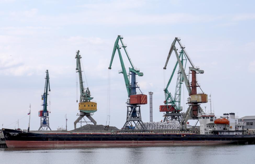 Махачкалинский морской торговый порт Муса Салгереев/ ТАСС