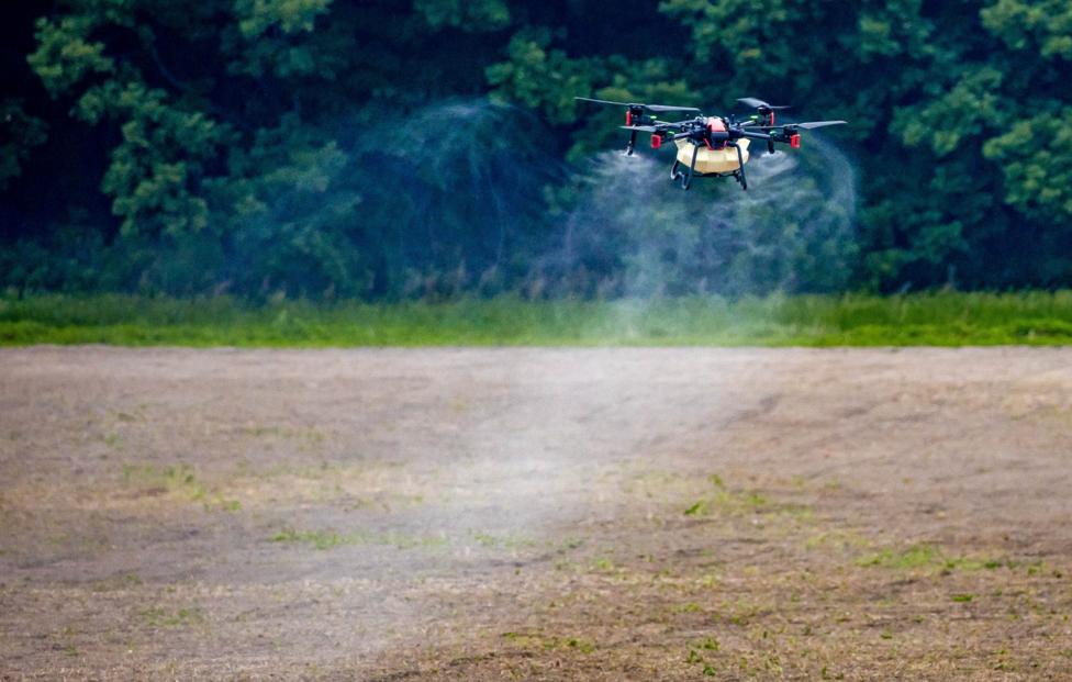 Опрыскивание полей сельскохозяйственным дроном Юрий Смитюк/ ТАСС